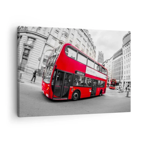 Lærredstryk - Billede på lærred - En rød London-bus mod en sort og hvid gade - 70x50cm - London traditionelt - by bus - Moderne vægdekoration til stue og soveværelse ARTTOR