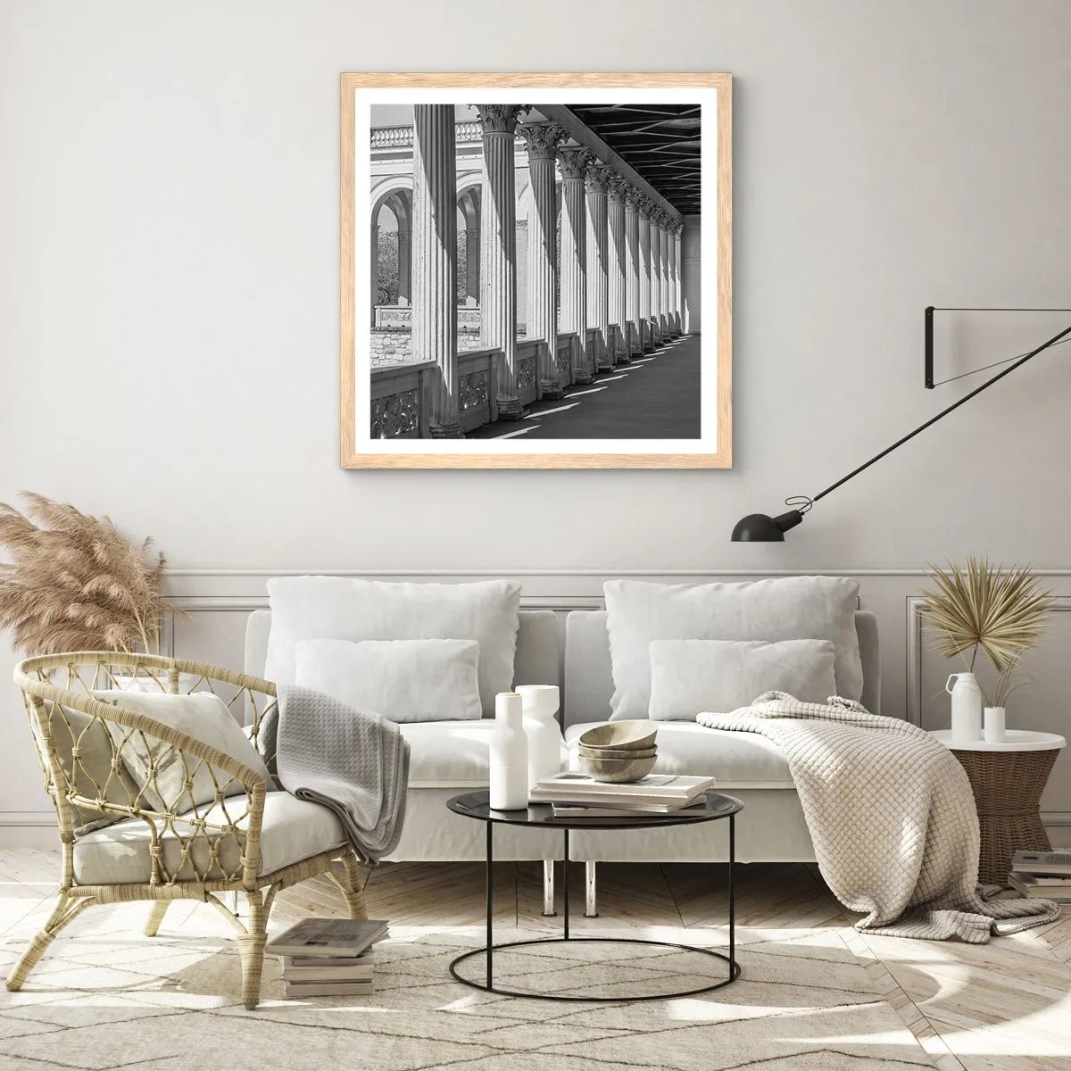 Plakat i ramme af lyst egetræ - Solrig arkade - 50x50 cm