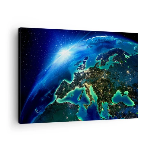 Lærredstryk - Billede på lærred - Et billede af Europa fra rummet i skæret fra den opgående sol. - 70x50cm - Et funklende Europa - Moderne vægdekoration til stue og soveværelse ARTTOR