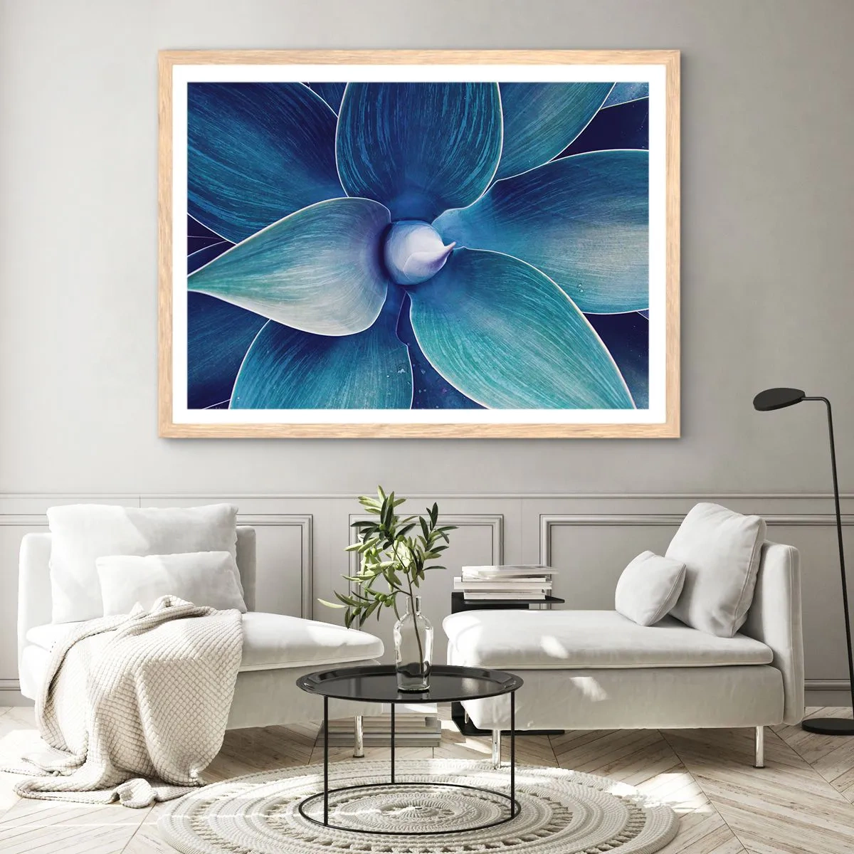 Plakat i ramme af lyst egetræ - Blå fra himlen - 100x70 cm