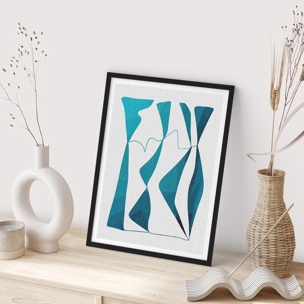 Plakat i sort ramme - En abstrakt komposition i blå nuancer med dynamiske linjer. - 50x70cm - Abstraktion: en turkis sammensætning - Moderne vægdekoration til stue og soveværelse ARTTOR