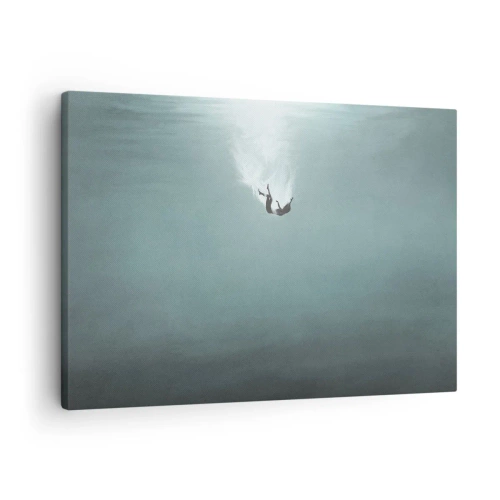 Lærredstryk - Billede på lærred - En figur nedsænket i dybt, turkisblåt vand - 70x50cm - I havets favntag - Moderne vægdekoration til stue og soveværelse ARTTOR