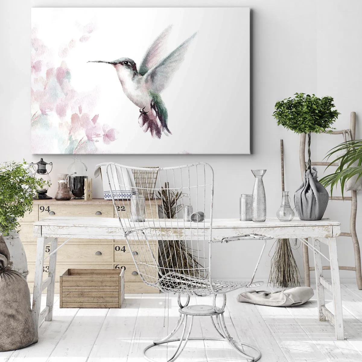 Lærredstryk - Billede på lærred - En kolibri i sarte pastelfarver mod en baggrund af blomster - 70x50cm - Stoppet i flagren - Moderne vægdekoration til stue og soveværelse ARTTOR