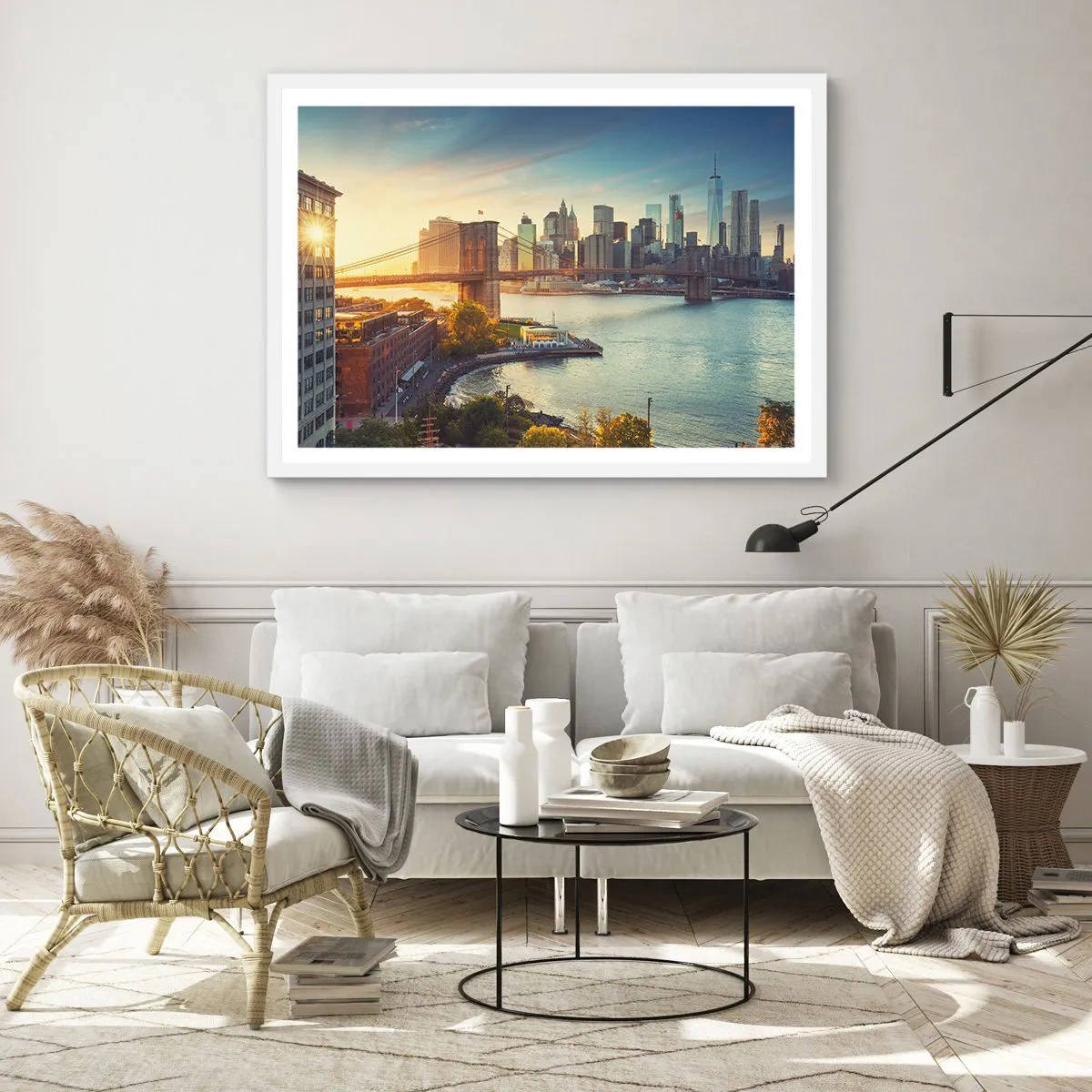 Plakat i hvid ramme - Den store bys daggry - 100x70 cm