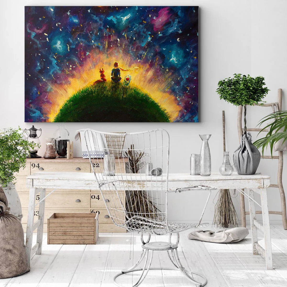 Lærredstryk - Billede på lærred - Figurer på en grøn bakke omgivet af en stjernehimmel - 70x50cm - Kærlighed og venskab - hele verden - Moderne vægdekoration til stue og soveværelse ARTTOR
