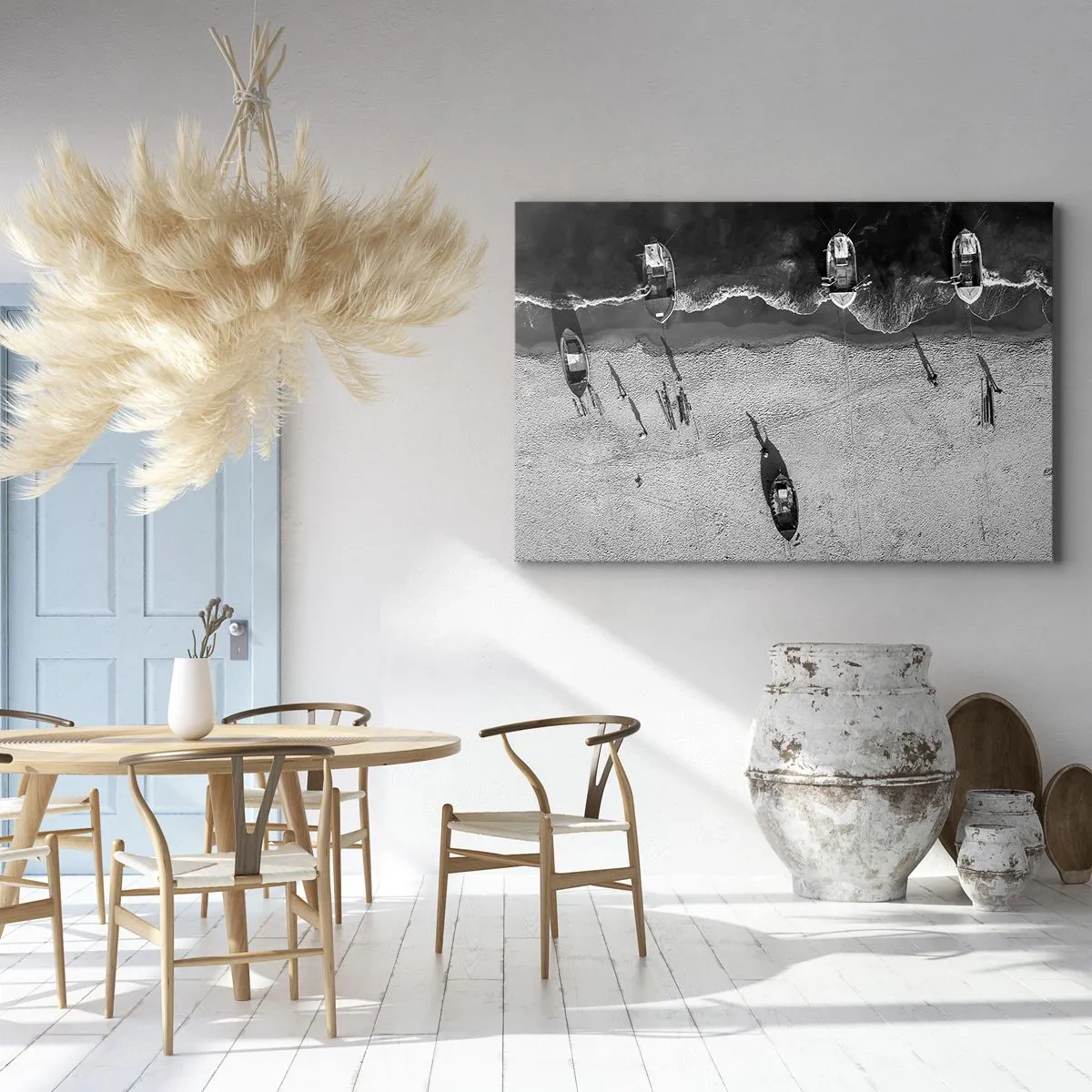 Lærredstryk - Billede på lærred - Sort-hvid luftfoto af både på stranden - 70x50cm - Stadig på kysten... - Moderne vægdekoration til stue og soveværelse ARTTOR