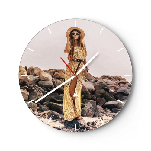 Vægur, Uret - Stilfuld kvinde i en sommerkjole mod en baggrund af sten - 30x30cm - Magien ved sten - Moderne vægdekoration til stue, køkken og soveværelse ARTTOR