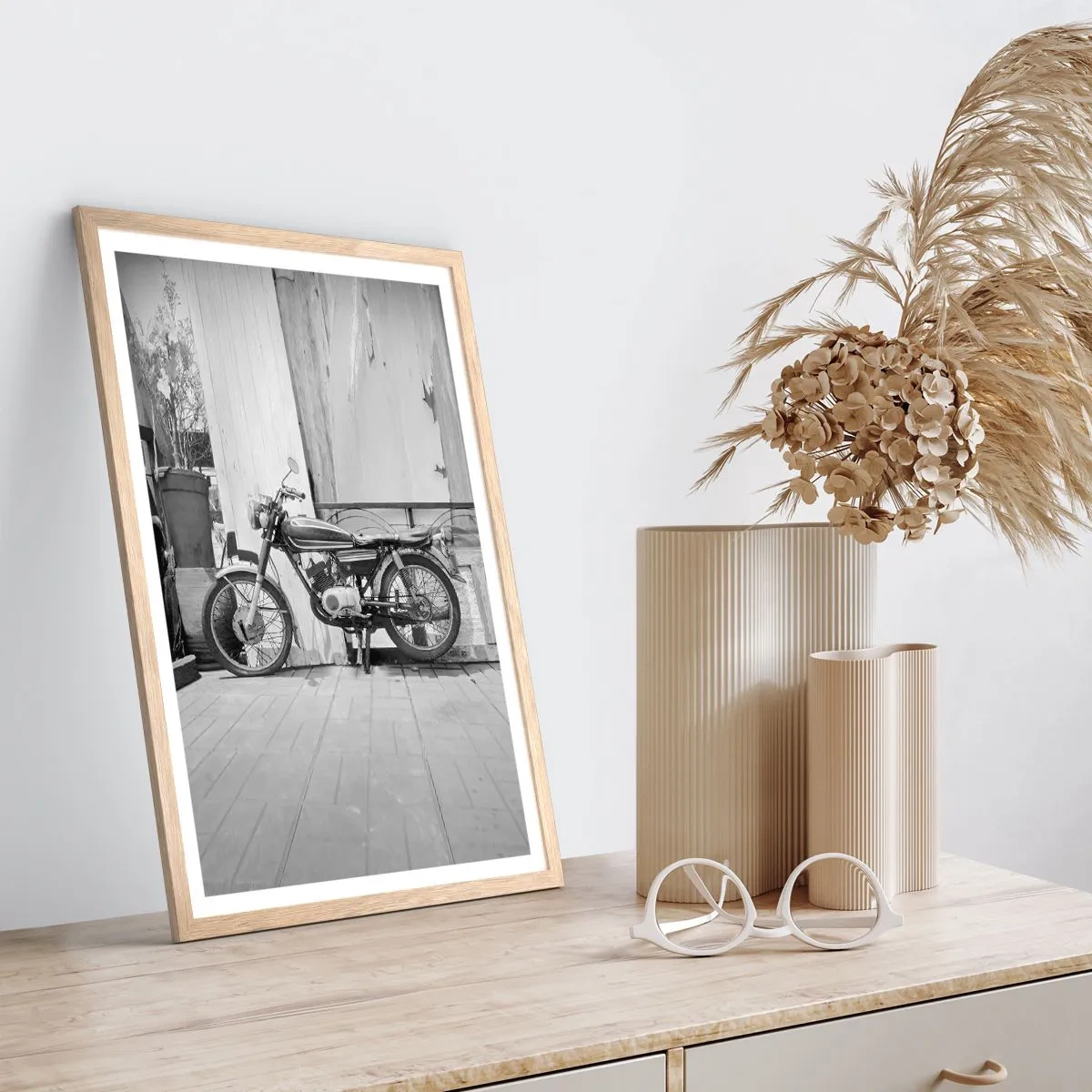 Plakat i ramme af lyst egetræ - Klassikere frem for alt - 40x50 cm