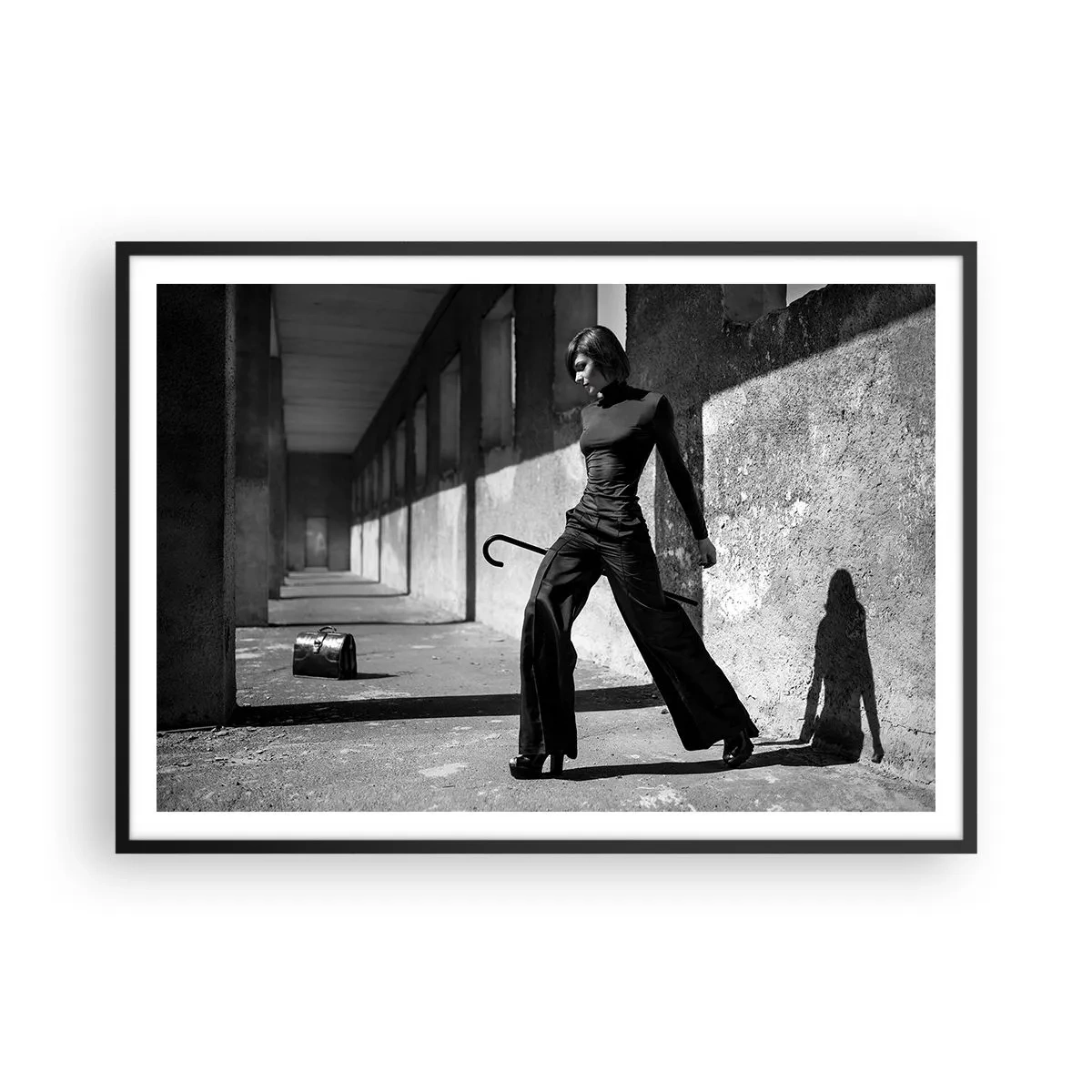 Plakat i sort ramme -  Byens elegance - 100x70 cm