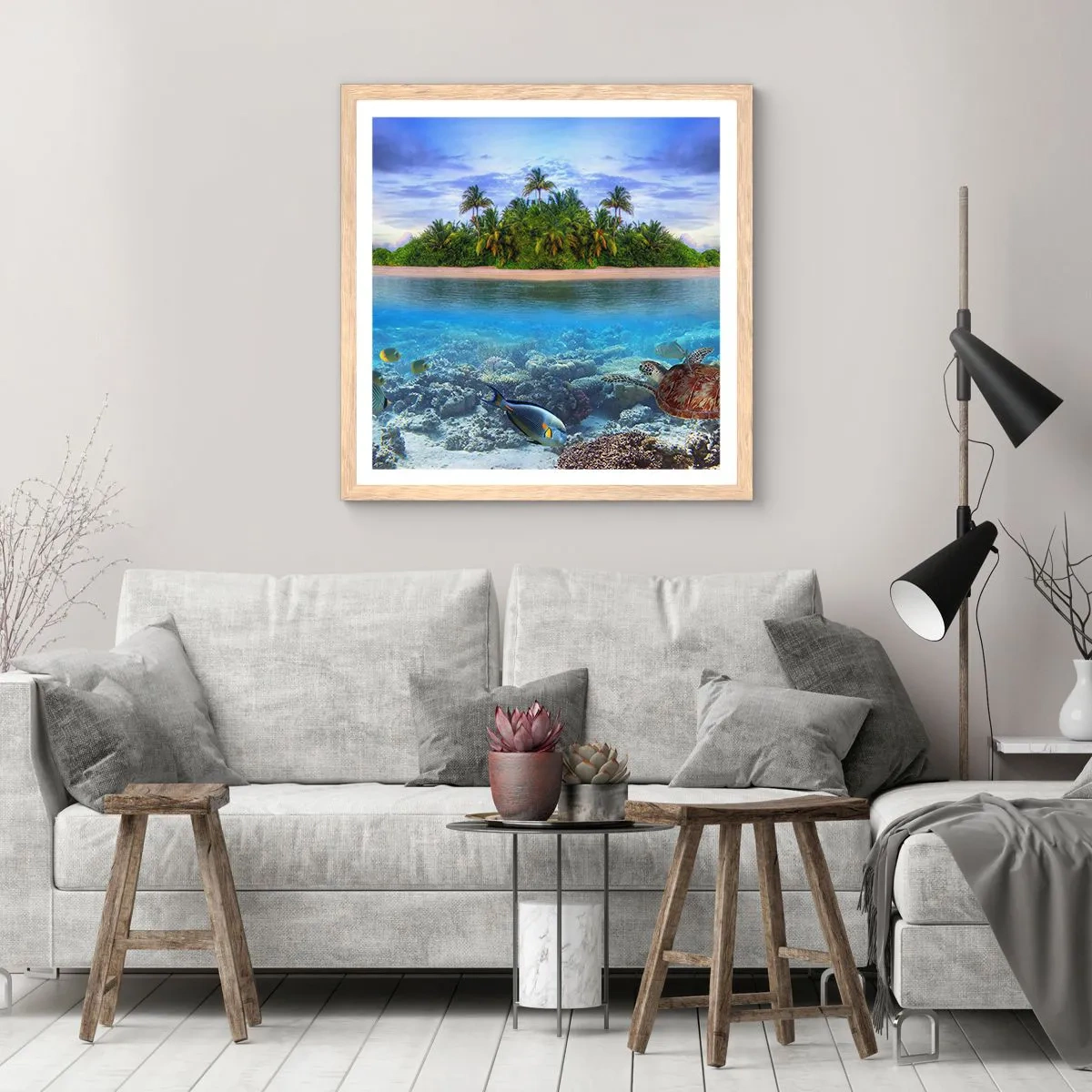 Plakat i ramme af lyst egetræ - Den himmelske ø inviterer dig - 30x30 cm