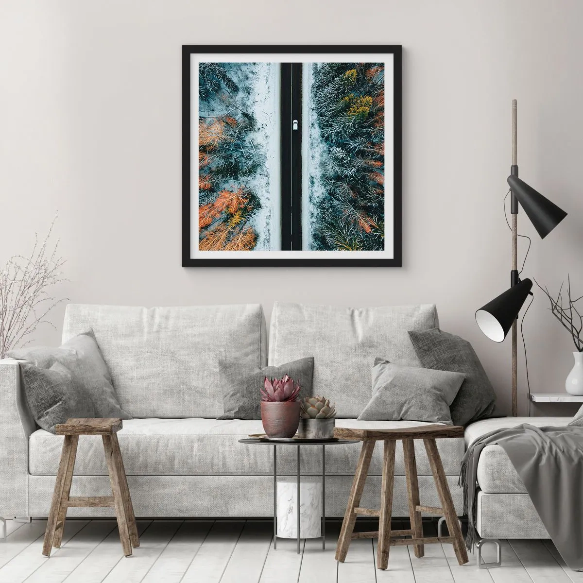 Plakat i sort ramme - Skær gennem vinterskoven - 40x40 cm
