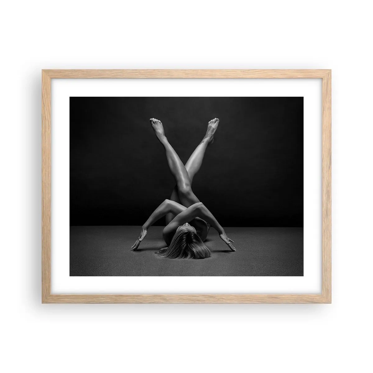 Plakat i ramme af lyst egetræ - Nøgenhedens geometri - 50x40 cm