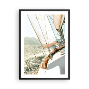 Plakat i sort ramme - En yacht for fulde sejl på åbent hav i solskin - 50x70cm - Under fulde sejl - Moderne vægdekoration til stue og soveværelse ARTTOR