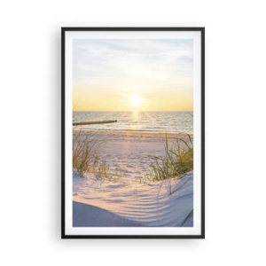 Plakat i sort ramme - Havet brummer, fuglene synger, en vild strand midt i græsset.... - 61x91 cm