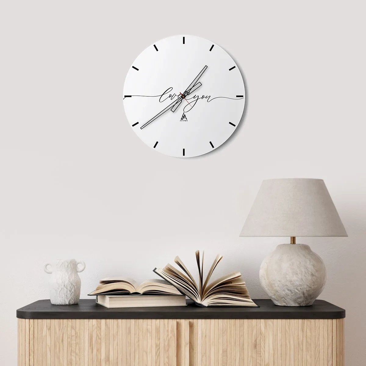 Vægur, Uret - Minimalistisk hvidt ur med indskriften "Jeg elsker dig" - 30x30cm - Sort og hvid - Moderne vægdekoration til stue, køkken og soveværelse ARTTOR