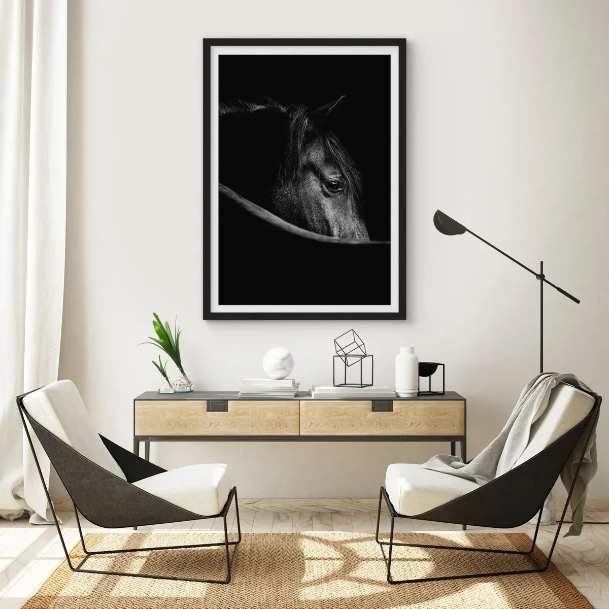 Plakat i sort ramme - Sort-hvidt portræt af en hest i en kunstnerisk tilgang - 50x70cm - Sort prins - Moderne vægdekoration til stue og soveværelse ARTTOR
