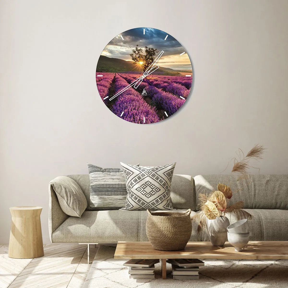 Vægur, Uret - En lavendelmark ved solnedgang med et ensomt træ - 30x30cm - Lilla aroma - Moderne vægdekoration til stue, køkken og soveværelse ARTTOR