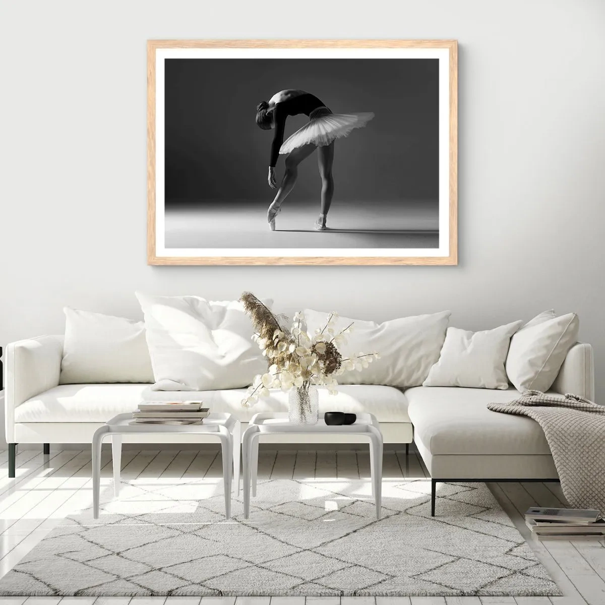 Plakat i ramme af lyst egetræ - Bella balerina - 50x40 cm