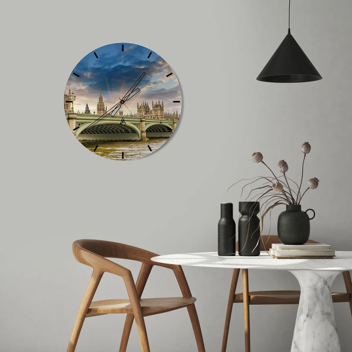 Vægur, Uret - Bro over Themsen med udsigt over Westminster-paladset - 30x30cm - Tiden stod stille i Imperiet - Moderne vægdekoration til stue, køkken og soveværelse ARTTOR
