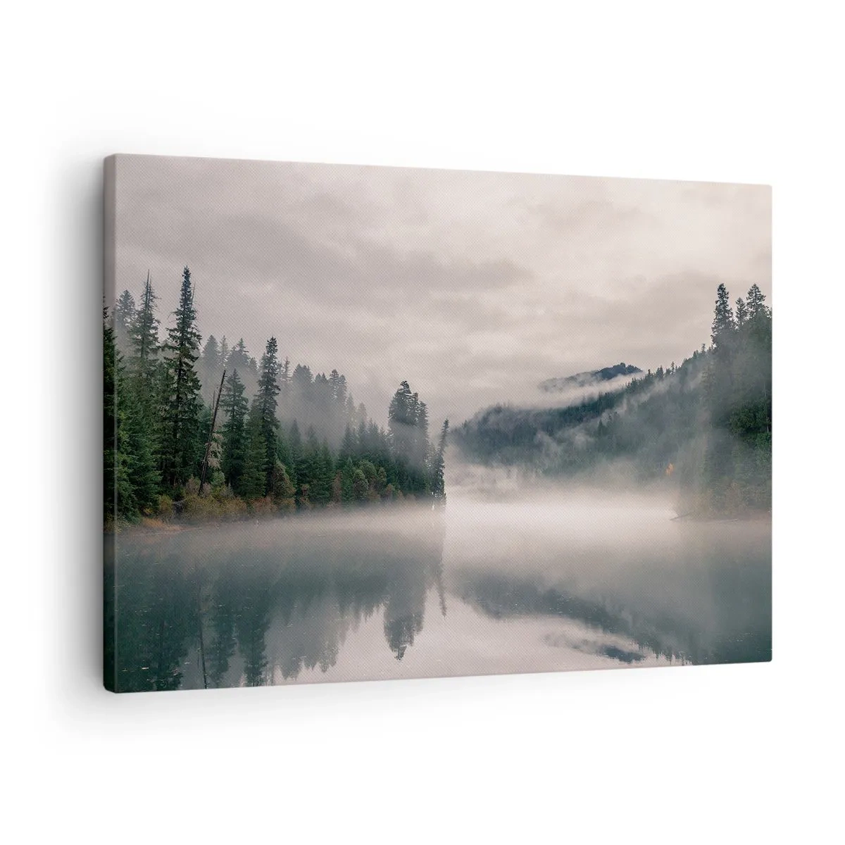Lærredstryk - Billede på lærred - En tåget skov spejlet i en rolig sø - 70x50cm - I drømmen, i tågen - Moderne vægdekoration til stue og soveværelse ARTTOR