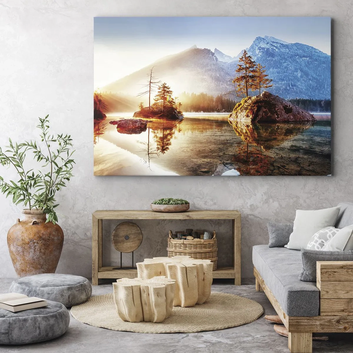 Lærredstryk - Billede på lærred - En sø med øer og bjerge i baggrunden ved solopgang - 70x50cm - Naturen i et nyt lys - Moderne vægdekoration til stue og soveværelse ARTTOR