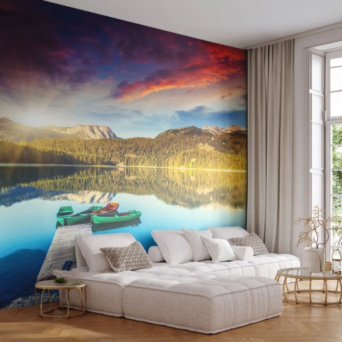 Fototapet Standard Eco - Over vand så glat som et spejl - Landskab, Bjerge, Skov - 350x256 cm