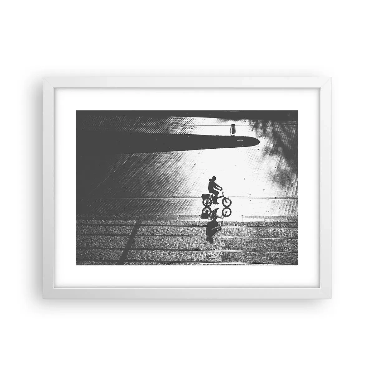 Plakat i hvid ramme - Fremad, gennem byen - 40x30 cm