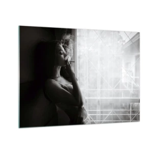 Billede på glas - Kvinde ryger ved vinduet i sort-hvid - 70x50cm - Et sensuelt øjeblik - Moderne vægdekoration til stue og soveværelse ARTTOR