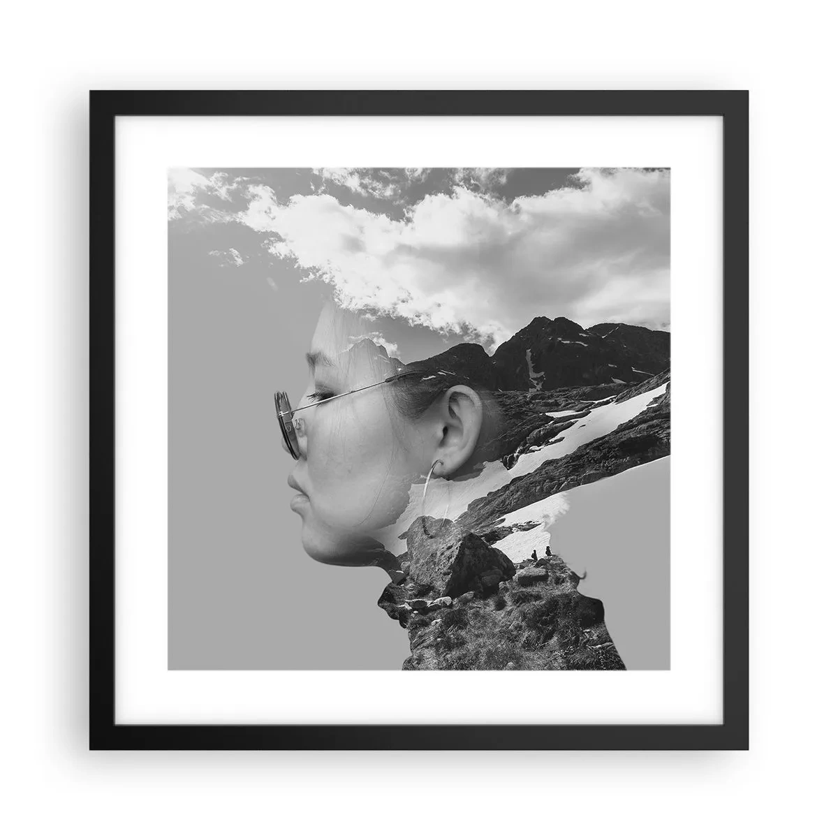 Plakat i sort ramme - Portræt af toppen og skyen - 40x40 cm