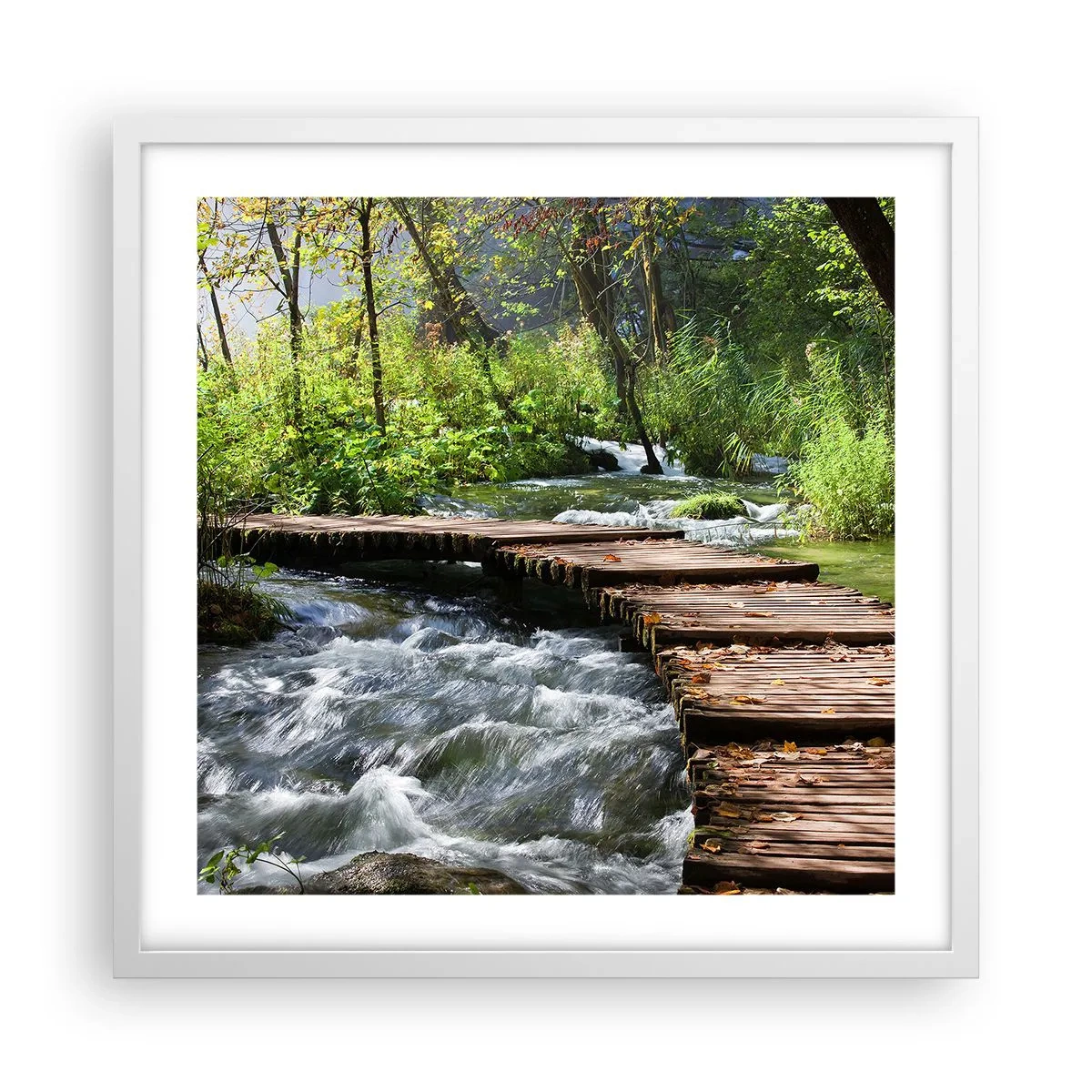 Plakat i hvid ramme - Over en skummende kaskade - 50x50 cm