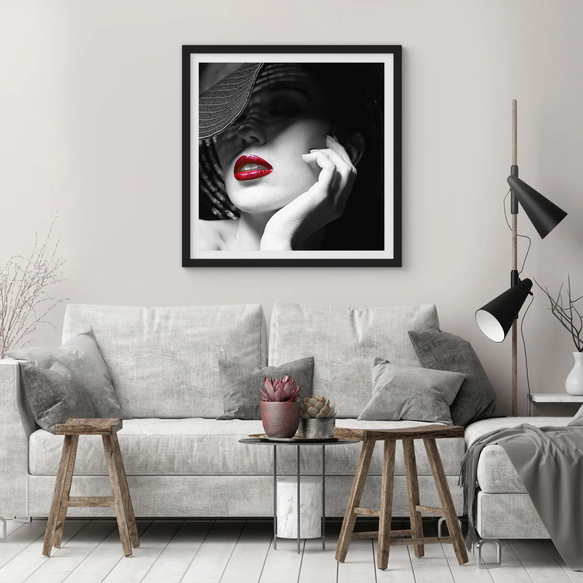 Plakat i sort ramme - Studie i skarlagenrødt - 50x50 cm