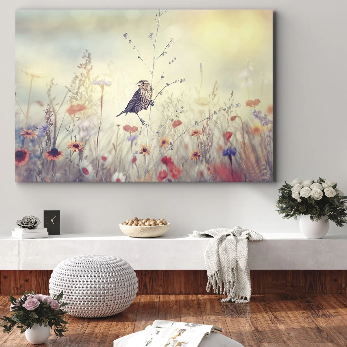 Lærredstryk - Billede på lærred - En fugl mod baggrunden af en farverig eng i pastelfarver - 70x50cm - Fugleportræt med en eng i baggrunden - Moderne vægdekoration til stue og soveværelse ARTTOR