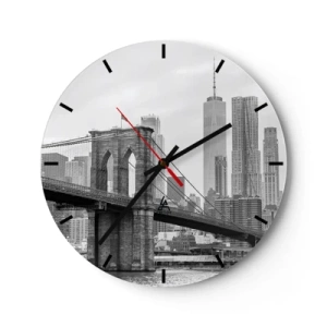 Vægur, Uret - Brooklyn Bridge mod byens skyline i sort og hvid - 30x30cm - New York stemning - Moderne vægdekoration til stue, køkken og soveværelse ARTTOR