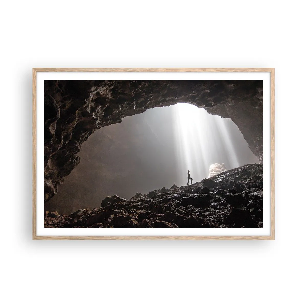 Plakat i ramme af lyst egetræ - Lysende grotte - 100x70 cm