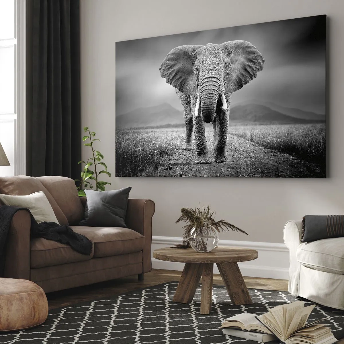 Lærredstryk - Billede på lærred - En mægtig elefant på savannen i monokromatiske toner - 70x50cm - Værten byder velkommen til - Moderne vægdekoration til stue og soveværelse ARTTOR