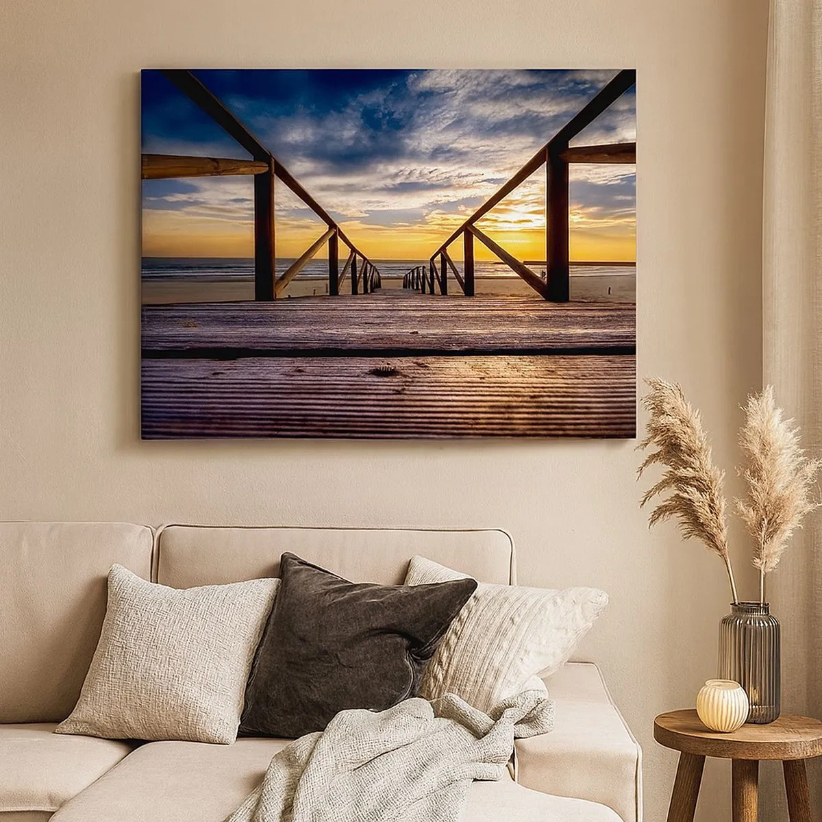 Lærredstryk - Billede på lærred - Træbro, der fører til stranden ved solnedgang - 70x50cm - Direkte til en stille strand ved solnedgang - Moderne vægdekoration til stue og soveværelse ARTTOR