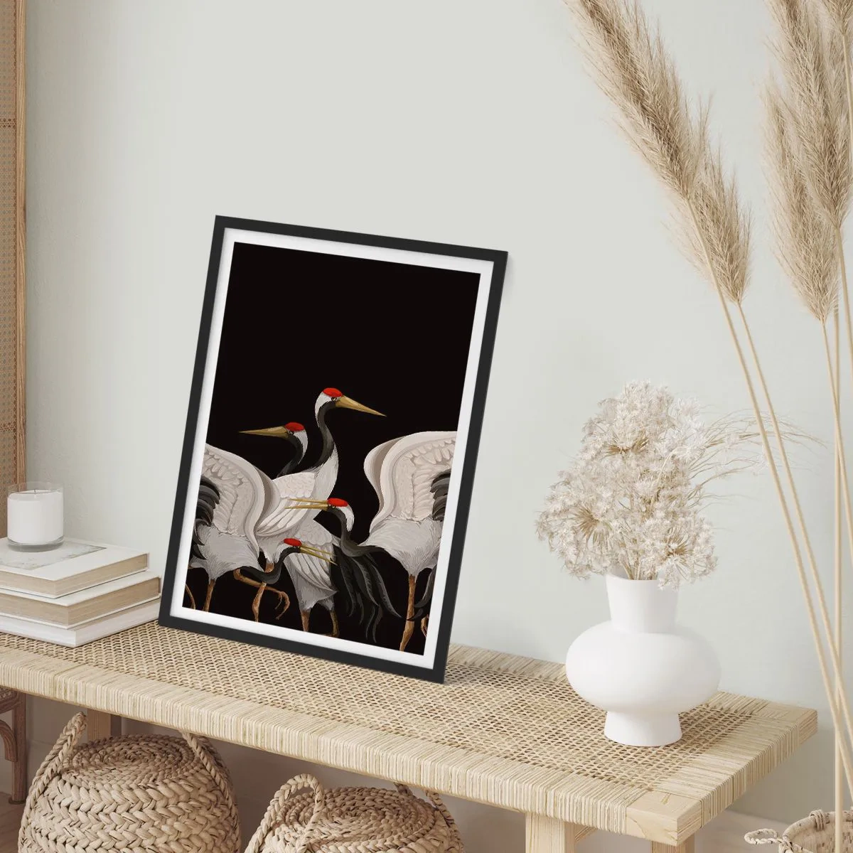 Plakat i sort ramme - Elegante traner på en mørk baggrund i orientalsk stil - 50x70cm - Fugle anliggender - Moderne vægdekoration til stue og soveværelse ARTTOR
