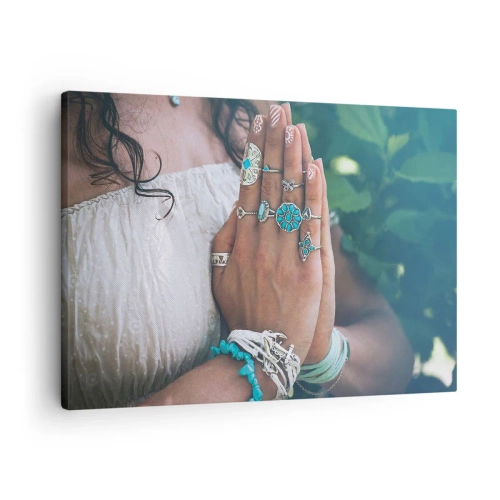 Lærredstryk - Billede på lærred - Hænder dekoreret med boheme smykker - 70x50cm - Velkommen til værens centrum - Moderne vægdekoration til stue og soveværelse ARTTOR
