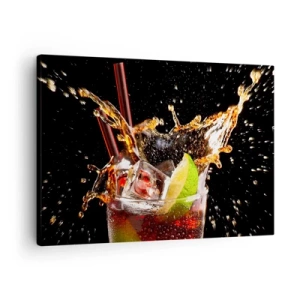 Lærredstryk - Billede på lærred - Et glas drink, lime og is i det dynamiske plaskøjeblik - 70x50cm - Glæde og farveenergi - Moderne vægdekoration til stue og soveværelse ARTTOR