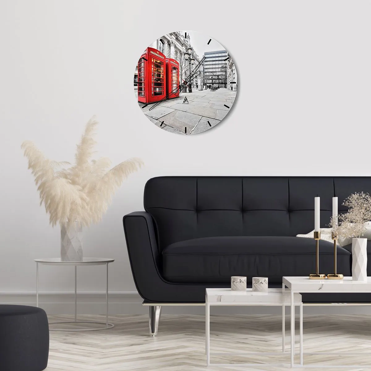 Vægur, Uret - Røde telefonbokse i bymiljøer - 30x30cm - Welcome to London - Moderne vægdekoration til stue, køkken og soveværelse ARTTOR