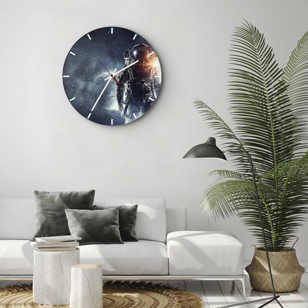 Vægur, Uret - Astronaut i rummet med en planet og stjerner i baggrunden - 30x30cm - Et kosmisk eventyr - Moderne vægdekoration til stue, køkken og soveværelse ARTTOR
