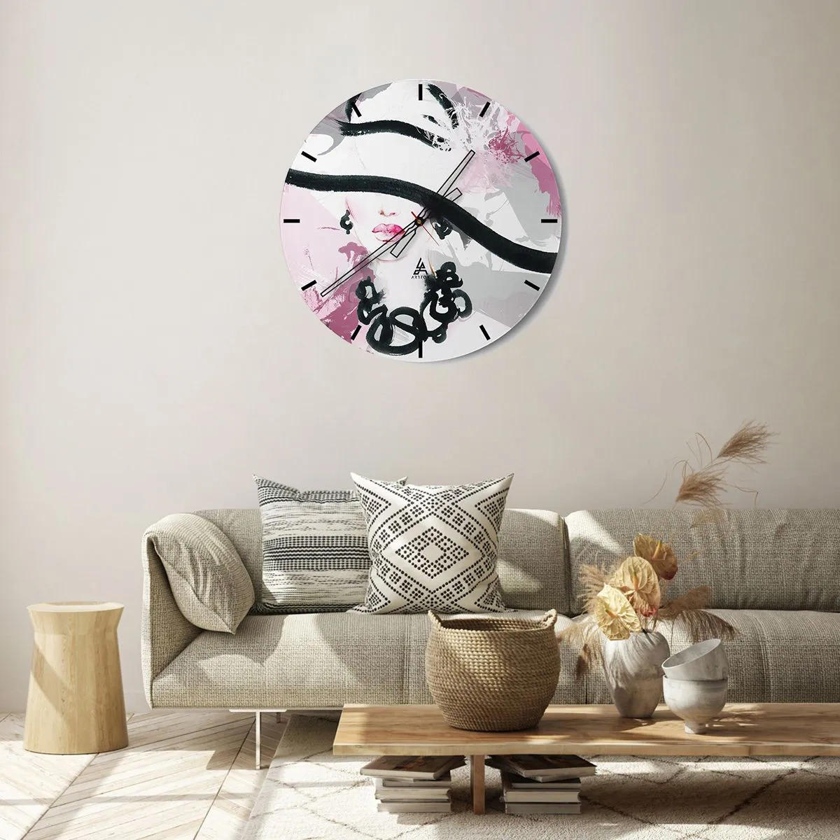 Vægur, Uret - Et elegant portræt af en kvinde i sort og pink stil - 30x30cm - Portræt af en dame i sort og lyserødt - Moderne vægdekoration til stue, køkken og soveværelse ARTTOR