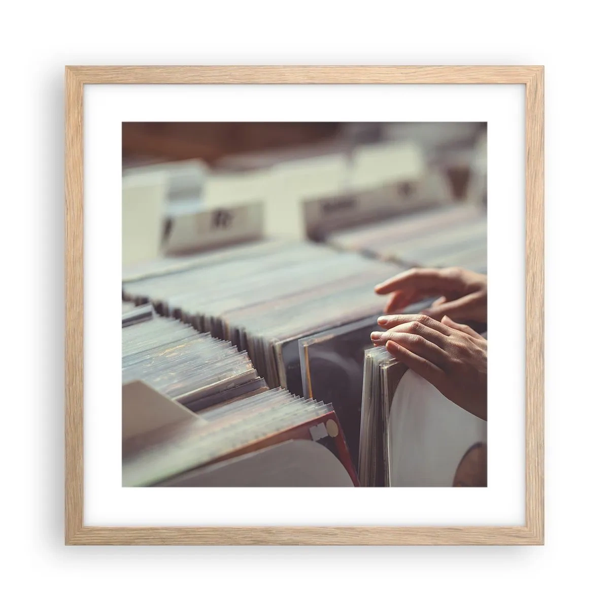 Plakat i ramme af lyst egetræ - På jagt efter følelser - 40x40 cm