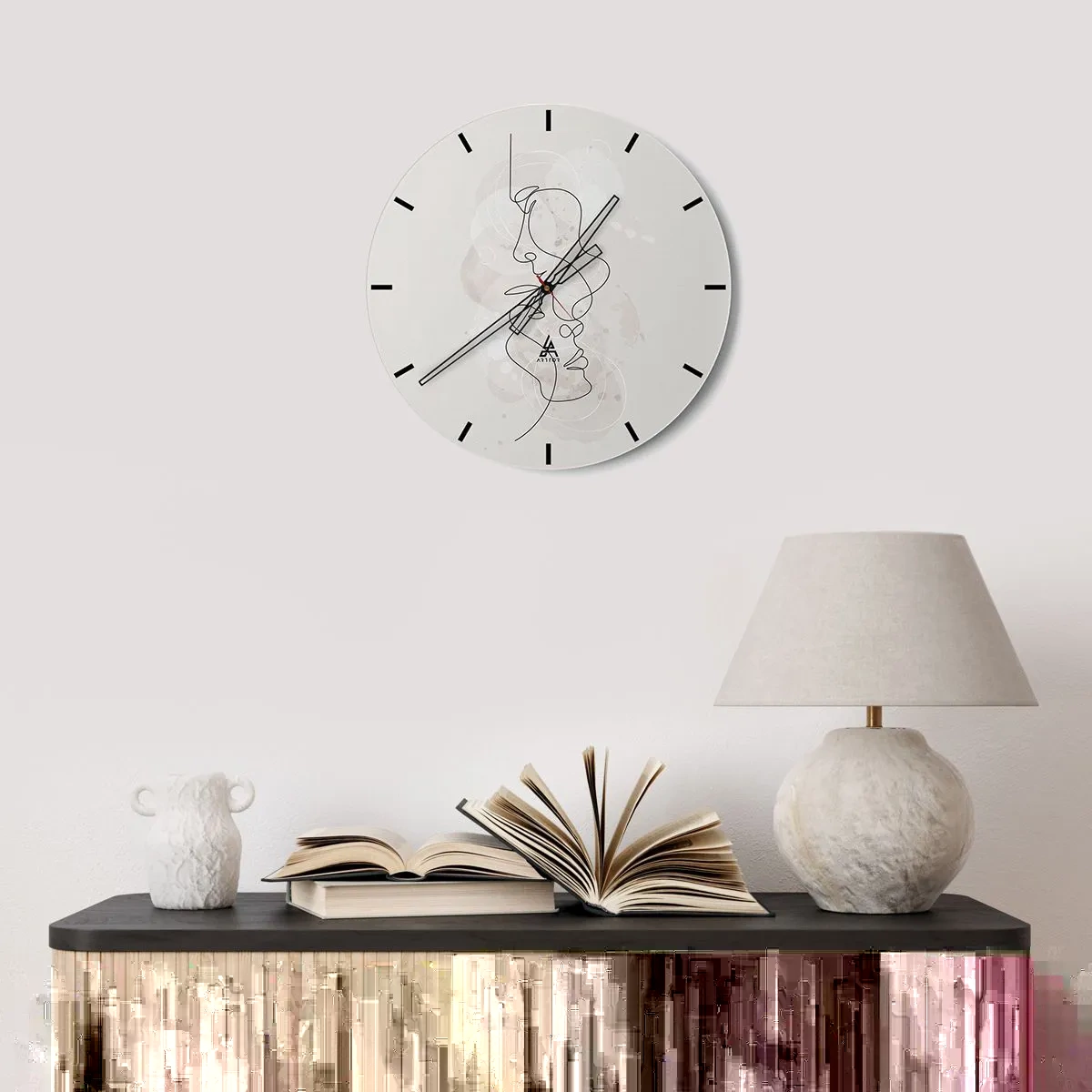 Vægur, Uret - Omfavnet i en omfavnelse - 30x30 cm