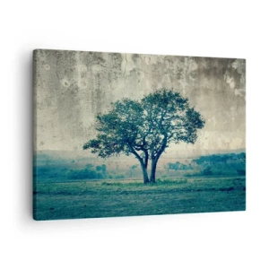 Lærredstryk - Billede på lærred - Et ensomt træ mod et tåget landskab - 70x50cm - Et æbletræ på en blå membran? - Moderne vægdekoration til stue og soveværelse ARTTOR