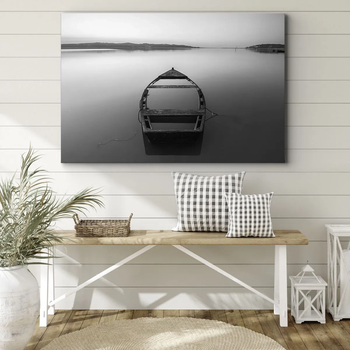 Lærredstryk - Billede på lærred - En ensom båd på en rolig sø i nuancer af sort og hvid - 70x50cm - Længsel og melankoli - Moderne vægdekoration til stue og soveværelse ARTTOR