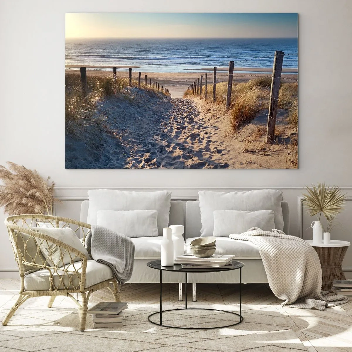 Billede på glas - En sti gennem klitterne, der fører til en strand med et roligt hav - 70x50cm - Havet brummer, fuglene synger, en vild strand midt i græsset.... - Moderne vægdekoration til stue og soveværelse ARTTOR