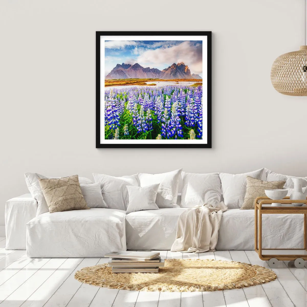 Plakat i sort ramme - Styrke og strenghed ved siden af blidhed - 60x60 cm