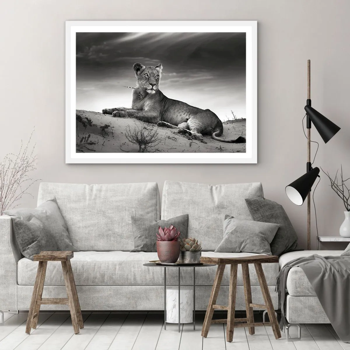 Plakat i hvid ramme - Resten af ørkendronningen - 100x70 cm