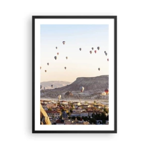 Plakat i sort ramme - Balloner svæver over Kappadokien ved daggry - 50x70cm - Som skibe på himlen - Moderne vægdekoration til stue og soveværelse ARTTOR